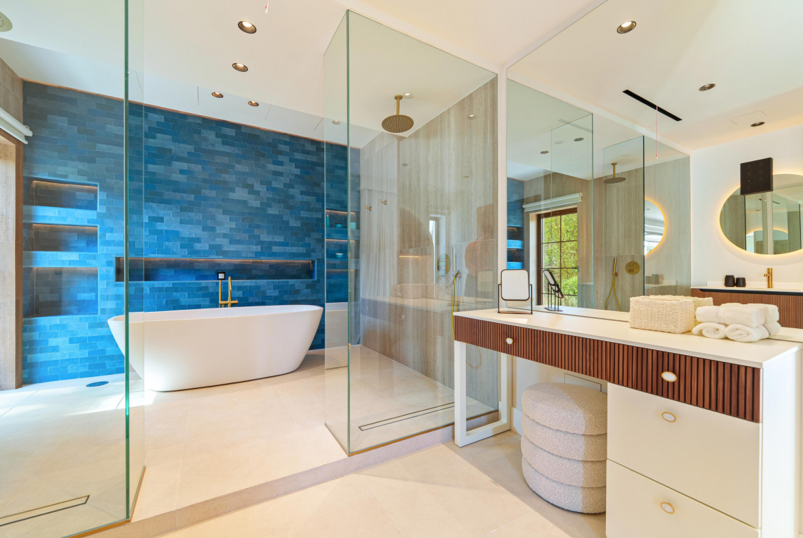 Contemporary Single-Level Villa Near Puerto Banús