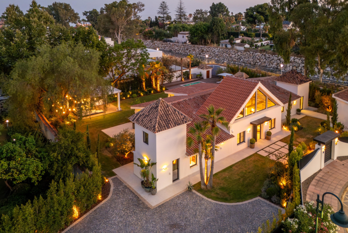 Contemporary Single-Level Villa Near Puerto Banús