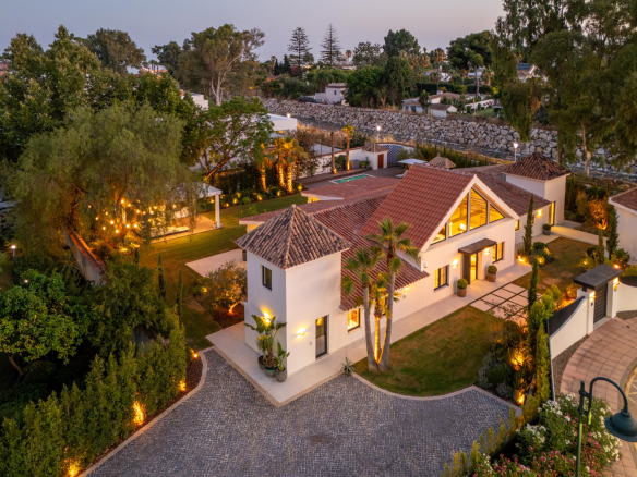 Contemporary Single-Level Villa Near Puerto Banús