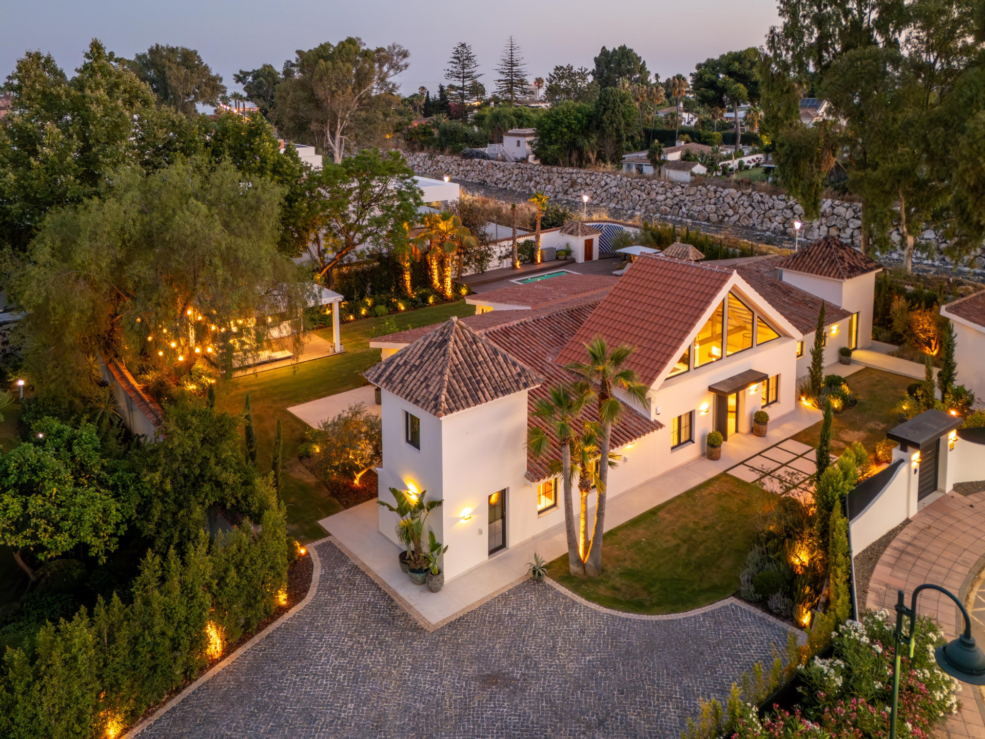 Contemporary Single-Level Villa Near Puerto Banús